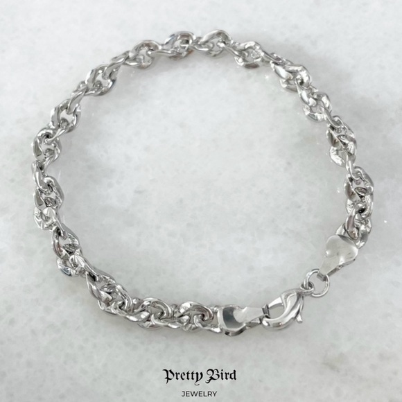 Pretty Bird Jewelry Jewelry - New 18kt White Gold Plated Bracelet